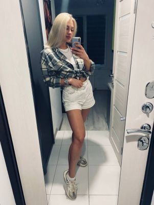снять телку (Яна, 27 лет)