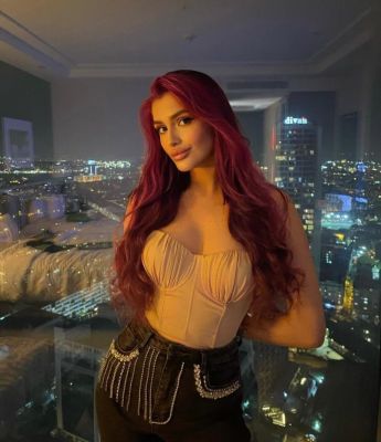 Ева — проститутка с большой грудью