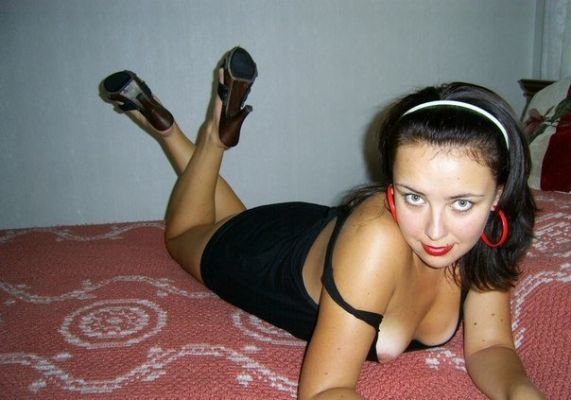 Девушка легкого поведения  Анюта с аппетитными формами