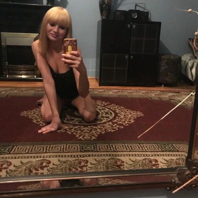 Яна, тел. 380988952171 предлагает знакомство для страпона и не только