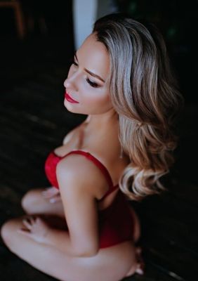 Лора, 21 лет — эромассаж для мужчин