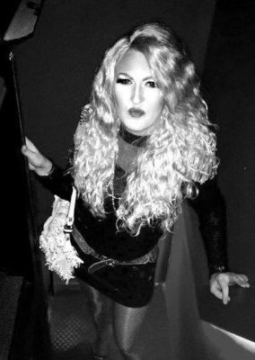 Эскортница Ева (вес: 54 кг) с большой грудью