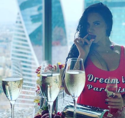 снять дешевую проститутку (Жанна, тел. 380934632143)